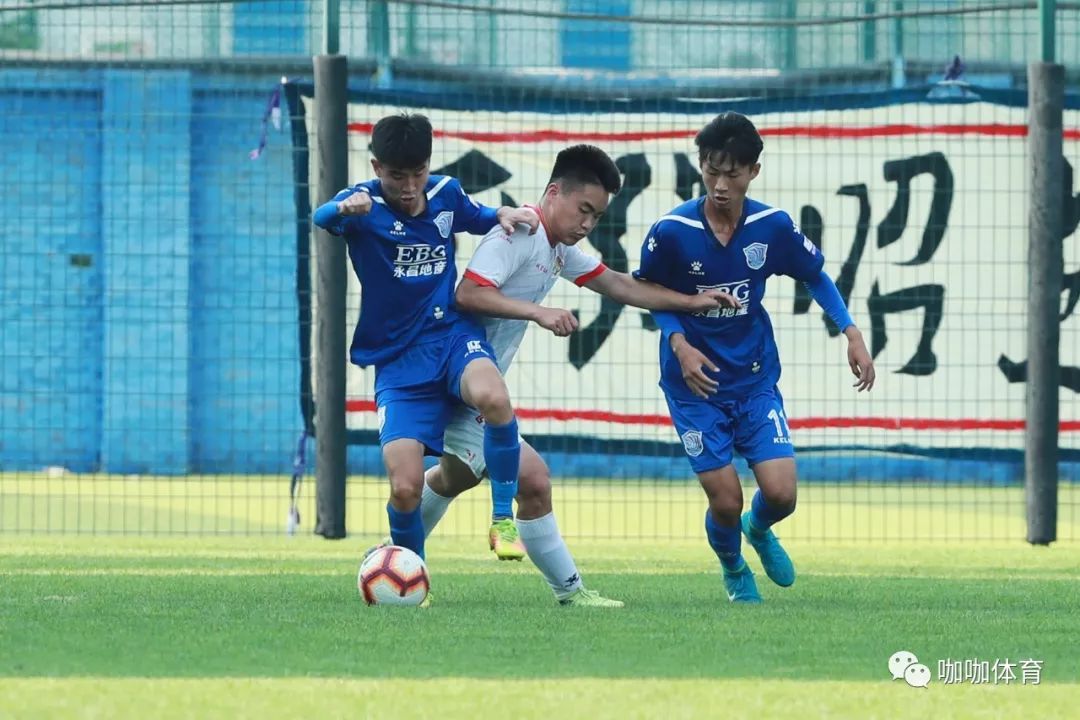  圣保利保级关键战全队众志成城扳平比分